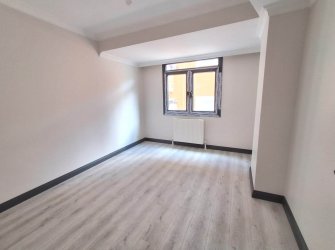 Bahçelievler'de Metroya Yakın 2+1 Sıfır 5, Kat Asansörlü 80 m2 Balkonlu