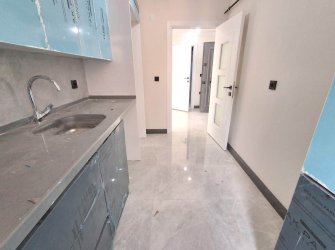 Bahçelievler'de Metroya Yakın 2+1 Sıfır 5, Kat Asansörlü 80 m2 Balkonlu