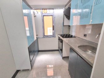 Bahçelievler Parseller'de 5,Kat Ön Cephe 2+1 Sıfır 80 m2 Asansörlü