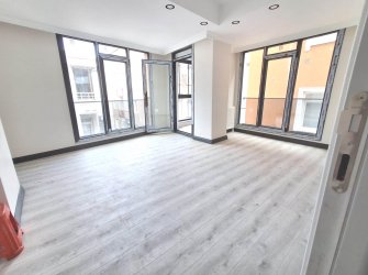 Bahçelievler Parseller'de 5,Kat Ön Cephe 2+1 Sıfır 80 m2 Asansörlü