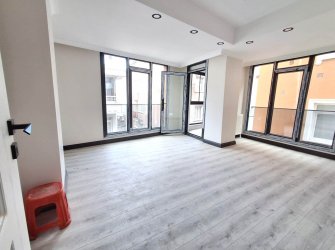 Bahçelievler Parseller'de 5,Kat Ön Cephe 2+1 Sıfır 80 m2 Asansörlü