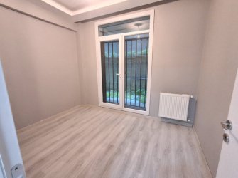Güngören Güven'de 2+1 İskanlı 70 m2 Bahçe Katı 2 Yıllık Bina