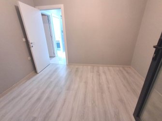 Güngören Güven'de 2+1 İskanlı 70 m2 Bahçe Katı 2 Yıllık Bina