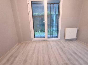 Güngören Güven'de 2+1 İskanlı 70 m2 Bahçe Katı 2 Yıllık Bina