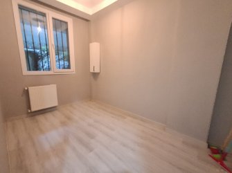 Güngören Güven'de 2+1 İskanlı 70 m2 Bahçe Katı 2 Yıllık Bina