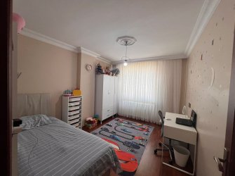 Güngören Güneştepe'de 2,Kat  Balkonlu 2+1 Kredili 2010 Yapımı