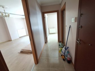 Bahçelievler Camlıkahve'de 2,Kat E.Banyolu 2+1 Asansörlü 100 m2