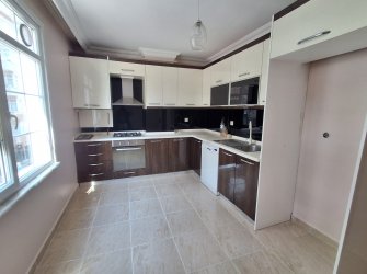 Bahçelievler Camlıkahve'de 2,Kat E.Banyolu 2+1 Asansörlü 100 m2