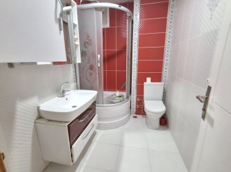 Bahçelievler Camlıkahve'de 2,Kat E.Banyolu 2+1 Asansörlü 100 m2