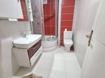 Bahçelievler Camlıkahve'de 2,Kat E.Banyolu 2+1 Asansörlü 100 m2
