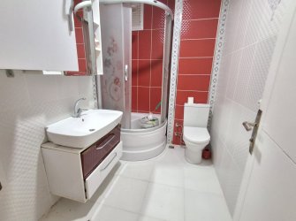 Bahçelievler Camlıkahve'de 2,Kat E.Banyolu 2+1 Asansörlü 100 m2