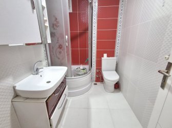 Bahçelievler Camlıkahve'de 2,Kat E.Banyolu 2+1 Asansörlü 100 m2