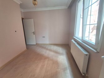 Bahçelievler Camlıkahve'de 2,Kat E.Banyolu 2+1 Asansörlü 100 m2