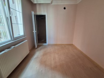 Bahçelievler Camlıkahve'de 2,Kat E.Banyolu 2+1 Asansörlü 100 m2