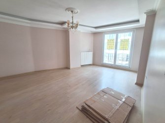 Bahçelievler Camlıkahve'de 2,Kat E.Banyolu 2+1 Asansörlü 100 m2