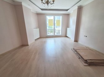 Bahçelievler Camlıkahve'de 2,Kat E.Banyolu 2+1 Asansörlü 100 m2