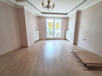 Bahçelievler Camlıkahve'de 2,Kat E.Banyolu 2+1 Asansörlü 100 m2
