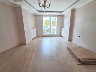 Bahçelievler Camlıkahve'de 2,Kat E.Banyolu 2+1 Asansörlü 100 m2