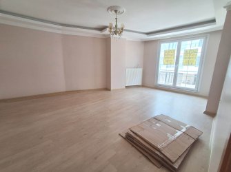 Bahçelievler Camlıkahve'de 2,Kat E.Banyolu 2+1 Asansörlü 100 m2
