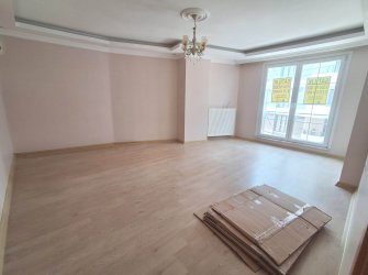 Bahçelievler Camlıkahve'de 2,Kat E.Banyolu 2+1 Asansörlü 100 m2