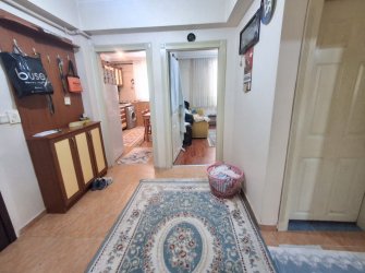 Bahçelievler Cumhuriyet'te 20 Yıllık 2+1 Asansörlü 90 m2 Y.Giriş