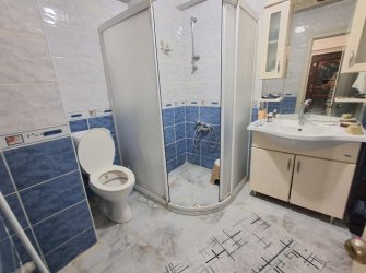 Bahçelievler Cumhuriyet'te 20 Yıllık 2+1 Asansörlü 90 m2 Y.Giriş