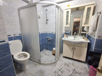 Bahçelievler Cumhuriyet'te 20 Yıllık 2+1 Asansörlü 90 m2 Y.Giriş