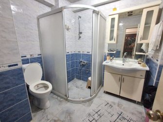 Bahçelievler Cumhuriyet'te 20 Yıllık 2+1 Asansörlü 90 m2 Y.Giriş