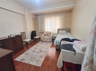 Bahçelievler Cumhuriyet'te 20 Yıllık 2+1 Asansörlü 90 m2 Y.Giriş