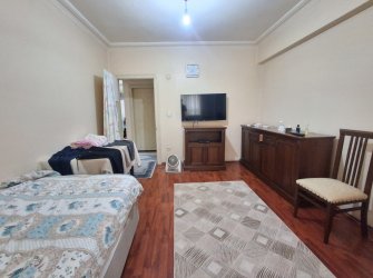 Bahçelievler Cumhuriyet'te 20 Yıllık 2+1 Asansörlü 90 m2 Y.Giriş