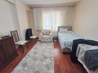 Bahçelievler Cumhuriyet'te 20 Yıllık 2+1 Asansörlü 90 m2 Y.Giriş