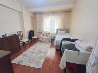 Bahçelievler Cumhuriyet'te 20 Yıllık 2+1 Asansörlü 90 m2 Y.Giriş