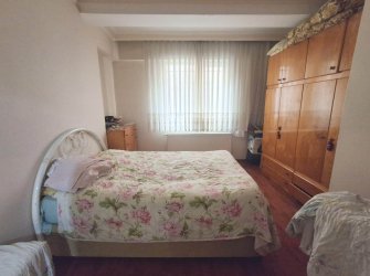 Bahçelievler Cumhuriyet'te 20 Yıllık 2+1 Asansörlü 90 m2 Y.Giriş