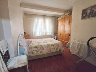 Bahçelievler Cumhuriyet'te 20 Yıllık 2+1 Asansörlü 90 m2 Y.Giriş