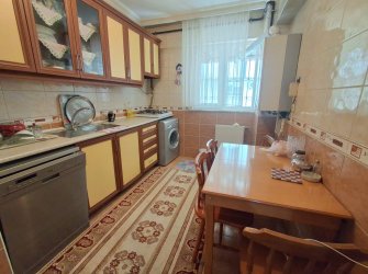 Bahçelievler Cumhuriyet'te 20 Yıllık 2+1 Asansörlü 90 m2 Y.Giriş