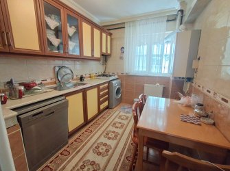 Bahçelievler Cumhuriyet'te 20 Yıllık 2+1 Asansörlü 90 m2 Y.Giriş