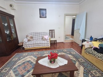 Bahçelievler Cumhuriyet'te 20 Yıllık 2+1 Asansörlü 90 m2 Y.Giriş