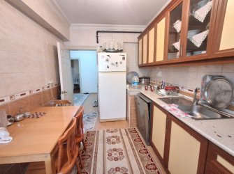 Bahçelievler Cumhuriyet'te 20 Yıllık 2+1 Asansörlü 90 m2 Y.Giriş