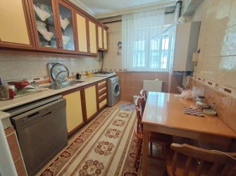 Bahçelievler Cumhuriyet'te 20 Yıllık 2+1 Asansörlü 90 m2 Y.Giriş