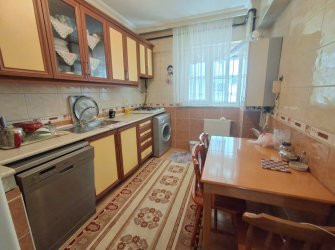 Bahçelievler Cumhuriyet'te 20 Yıllık 2+1 Asansörlü 90 m2 Y.Giriş
