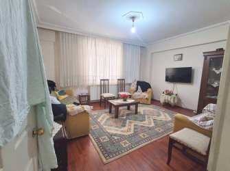 Bahçelievler Cumhuriyet'te 20 Yıllık 2+1 Asansörlü 90 m2 Y.Giriş