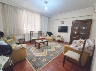 Bahçelievler Cumhuriyet'te 20 Yıllık 2+1 Asansörlü 90 m2 Y.Giriş