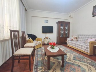 Bahçelievler Cumhuriyet'te 20 Yıllık 2+1 Asansörlü 90 m2 Y.Giriş