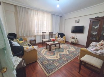 Bahçelievler Cumhuriyet'te 20 Yıllık 2+1 Asansörlü 90 m2 Y.Giriş
