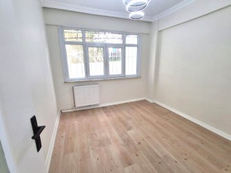 Bahçelievler Çavuşpaşa'da 2+1 Arsa Tapulu 85 m2 İçi Yapılı B.Katı