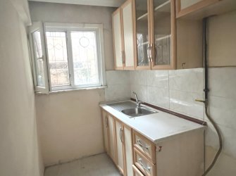 Güngören'de Tramvaya Otoparka Yakın 2+1 Bahçe Katı 80 m2