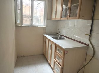 Güngören'de Tramvaya Otoparka Yakın 2+1 Bahçe Katı 80 m2