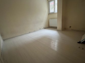 Güngören'de Tramvaya Otoparka Yakın 2+1 Bahçe Katı 80 m2