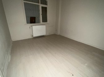 Güngören'de Tramvaya Otoparka Yakın 2+1 Bahçe Katı 80 m2