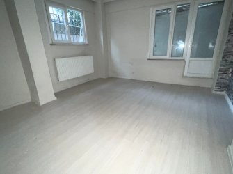 Güngören'de Tramvaya Otoparka Yakın 2+1 Bahçe Katı 80 m2